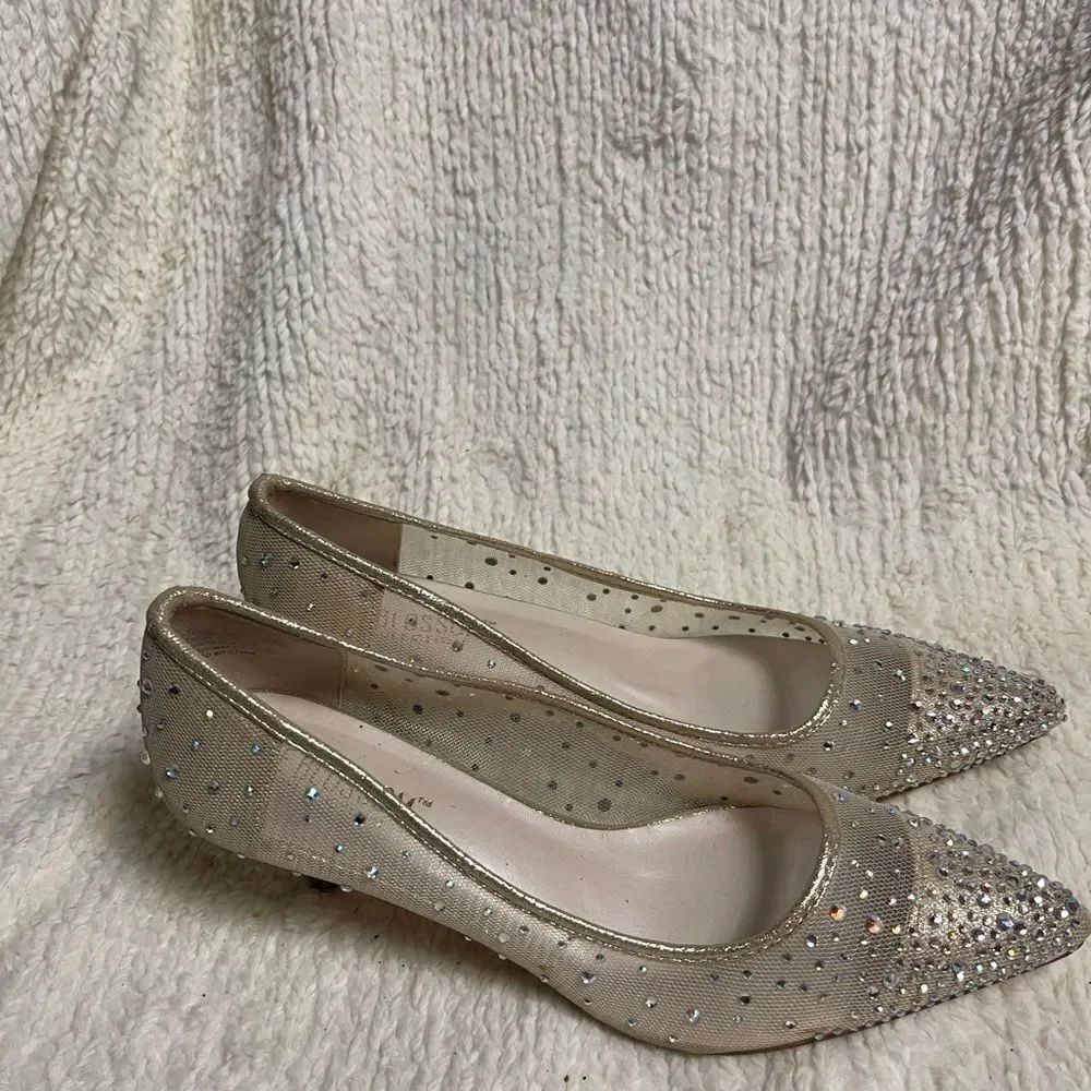 De Blossom Collection Beige net Rhinestone synthetic gold trim &kitten heel SZ10